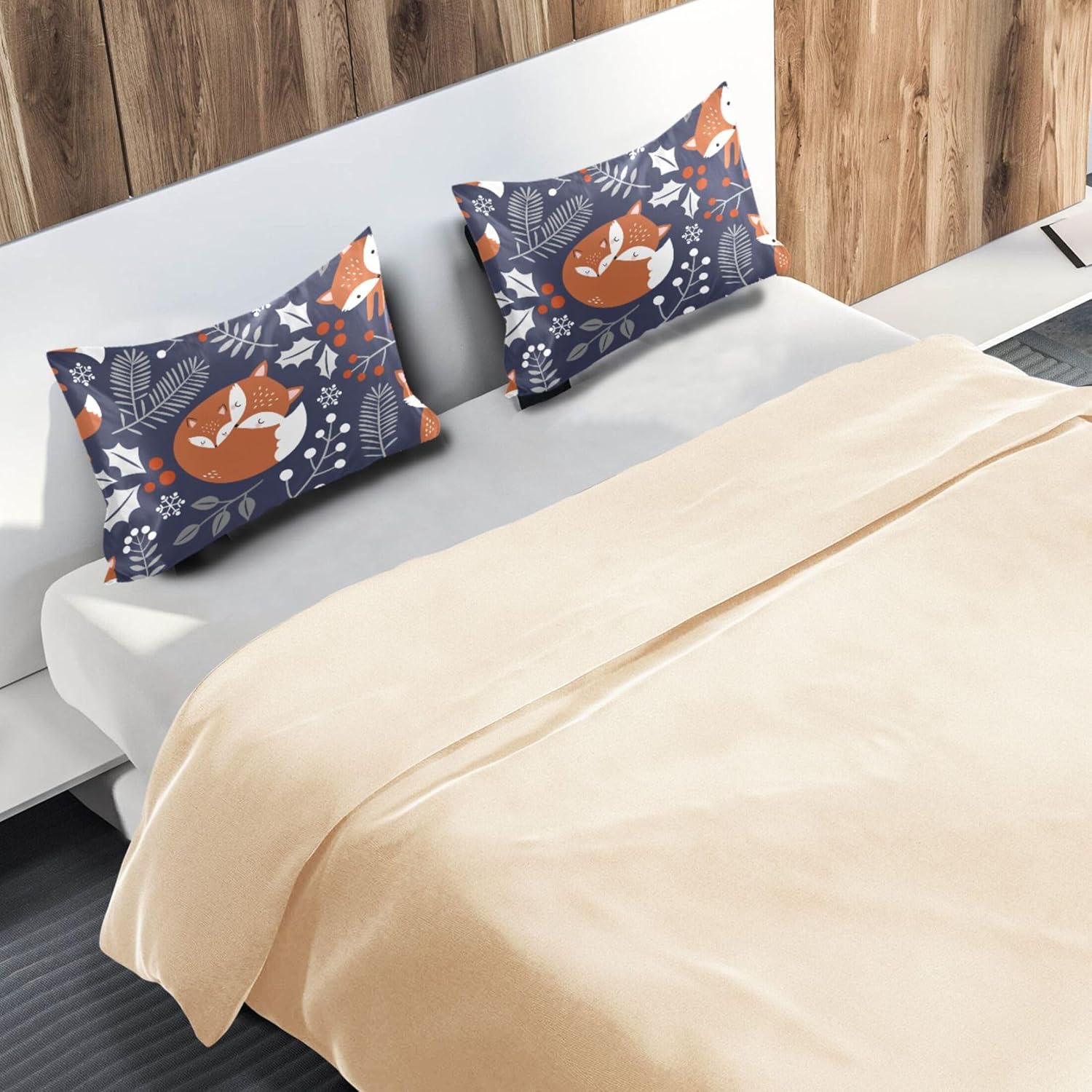 TSENQUE Cute Fox Leaves Berry Satin Pillow Case